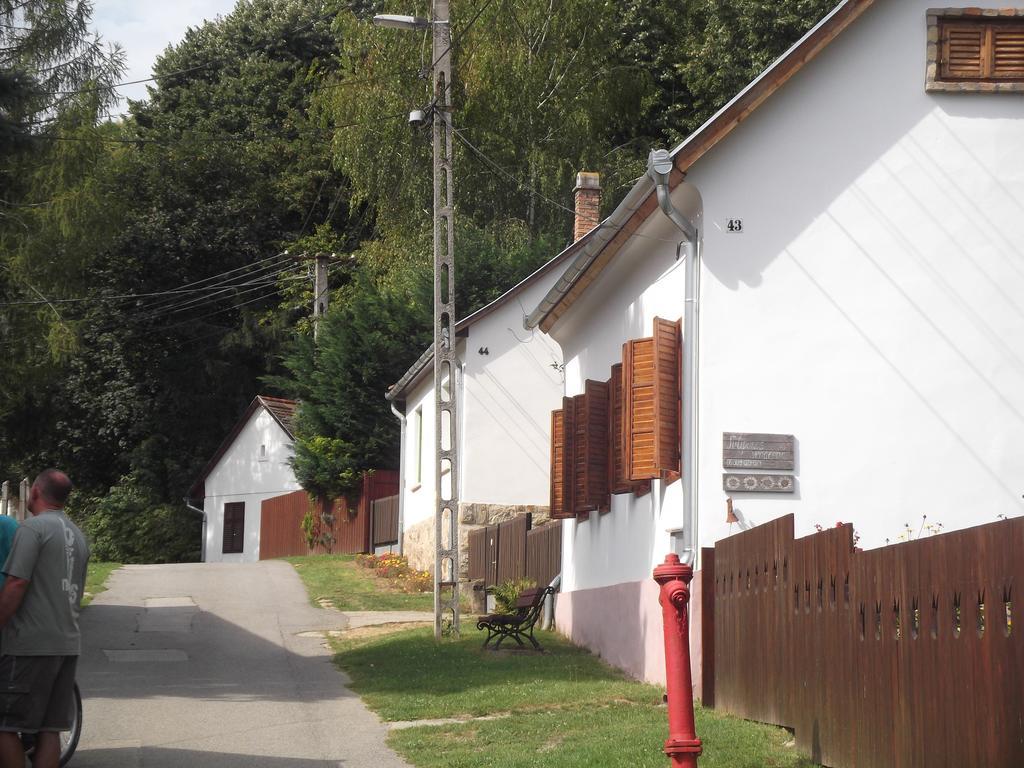 Tulipános Vendégház Obanya Exterior foto